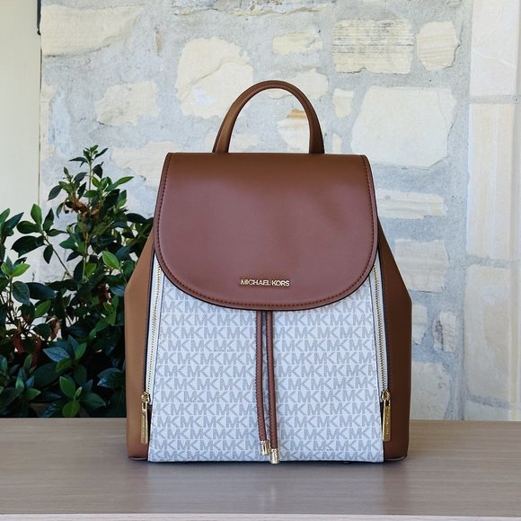 Michael Kors Phoebe Medium Drawstring Backpack Purse Vanilla NWT Women Authentic - Picture 1 of 7